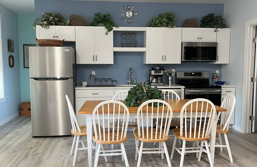 Heathsville Cabaña | New 2-bedroom fully equipped creek cottage sleeps 6 WiFi and AC in Heathsville