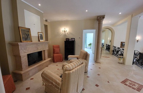 Castelnuovo di Garfagnana Villa | Impresionante villa con 3 dormitorios y 3 baños y a pocos pasos del restaurante.