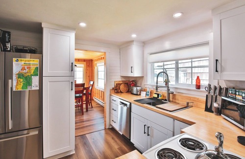 Bandon Cabina | New 2024 Darling 1930s beach cabin-newly remodeled