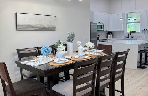 Oakland Hills Casa | New! 2025-built House 4-bedroom 2-bath. 15-20 min to the Beach. Lanai+Game Room
