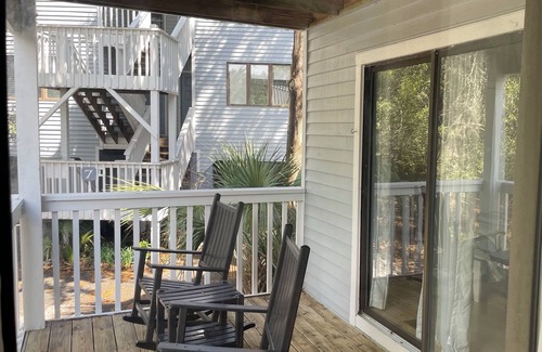 Bald Head Island Condominio | NEW 2025! Completely renovated 2 Bedroom & 2 Bath condo located in Royal James