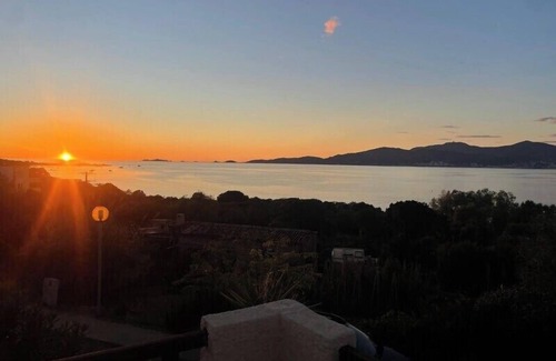 Pietrosella Apartamento | New 2025: Haut de villa 2 chambres vue mer climatisé à 300 mètres de la mer