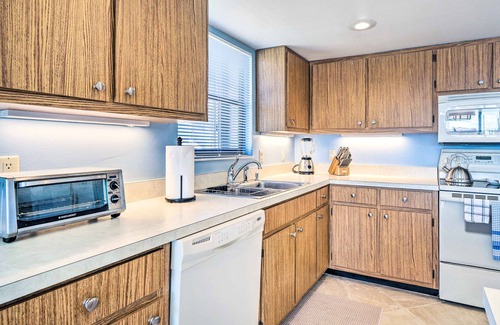 Burnt Store Marina Condominio | NEW 2nd floor CORNER condo; PRESTINE MARINA and MANATEE views; many upgrades.