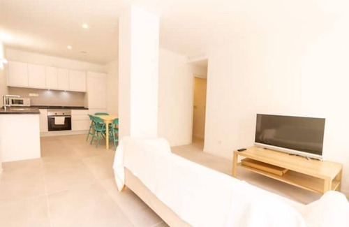 Figueretas Apartamento | NEW 3/2 across from the Beach!