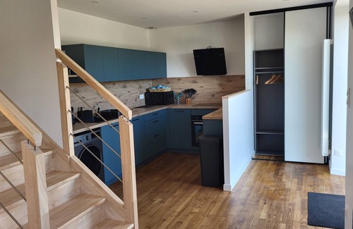 Ploneour-Lanvern Apartamento | New: 3*** accommodation with terrace between land & sea.