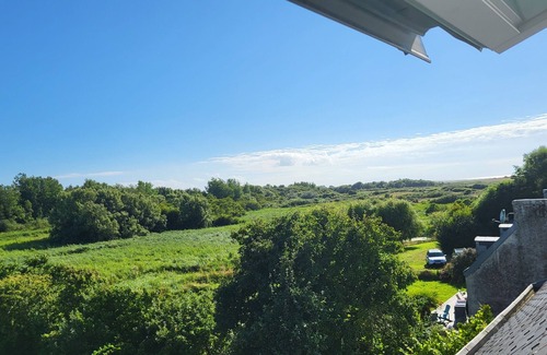 Ploneour-Lanvern Apartamento | New: 3*** accommodation with terrace between land & sea.