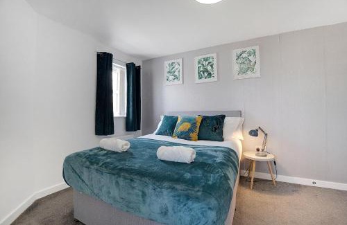 Stockton-on-Tees Casa | NEW! 3 Bed Home in Stockton-on-tees City Centre by Stay With Us, Ideal for Families & Large Groups, SLEEPS 5!