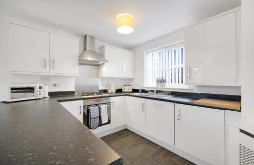 Stockton-on-Tees Casa | NEW! 3 Bed Home in Stockton-on-tees City Centre by Stay With Us, Ideal for Families & Large Groups, SLEEPS 5!