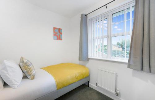 Stockton-on-Tees Casa | NEW! 3 Bed Home in Stockton-on-tees City Centre by Stay With Us, Ideal for Families & Large Groups, SLEEPS 5!