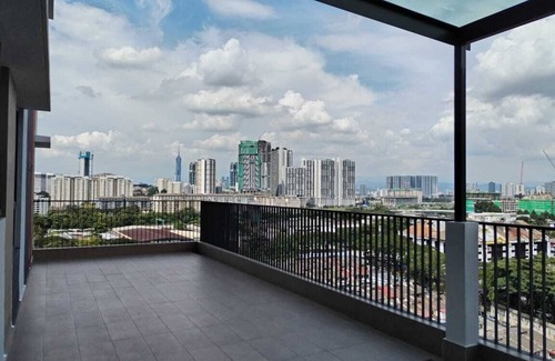 Kampung Haji Abdullah Hukum Condominio | New 3-bedroom condo with 600 sq ft terrace viewing Kuala Lumpur City,
