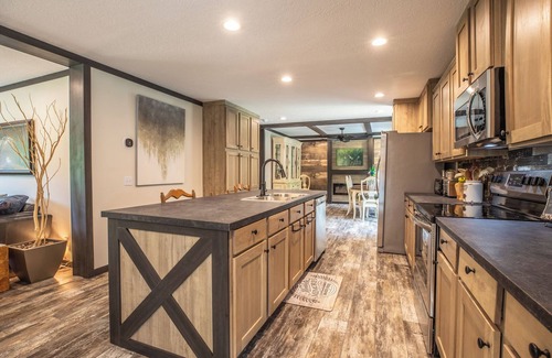 Gaffney Otro | New 3-bedroom country farmhouse with bold creek and new hot tub in Gaffney!