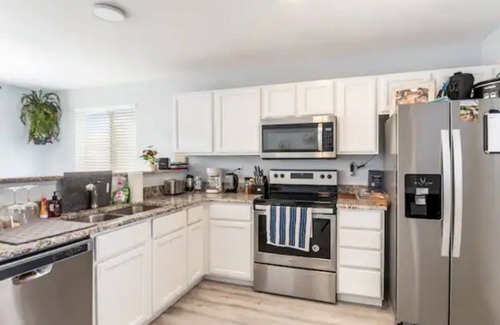Northglenn Casa | NEW 3 - bedroom residential house. Free Parking