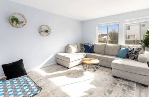 Northglenn Casa | NEW 3 - bedroom residential house. Free Parking