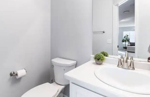 Northglenn Casa | NEW 3 - bedroom residential house. Free Parking