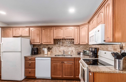 Mesa Casa | NEW 3 BR Home - Private pool & Backyard OASIS with BBQ Grill, Firepit, Turf
