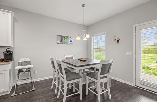 Spring Hill Casa | NEW 3-BR townhome in delightful Spring Hill with WiFi, AC and many amenities