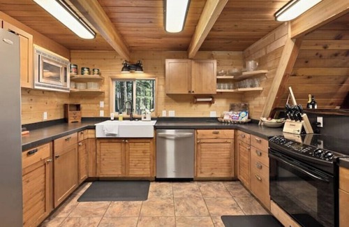 Cle Elum Casa | NEW "3 Peaks" Triple A Frame, Game room, Hot tub