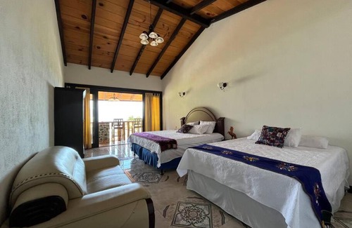 San Pedro La Laguna Casa | NEW ✮ 3 Spacious Bedrooms w/Lake View and Garden