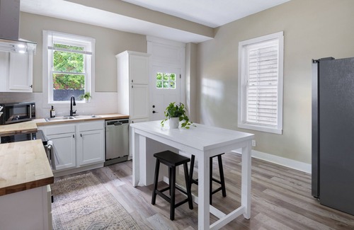 East Walnut HIlls Casa | NEW! 3-Story Gem, 6BR In the heart of Cincinnati!