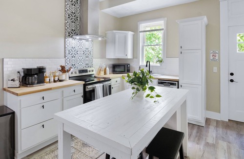East Walnut HIlls Casa | NEW! 3-Story Gem, 6BR In the heart of Cincinnati!