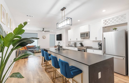 North Austin Civic Association Condominio | NEW! 30 day + designed for working professionals