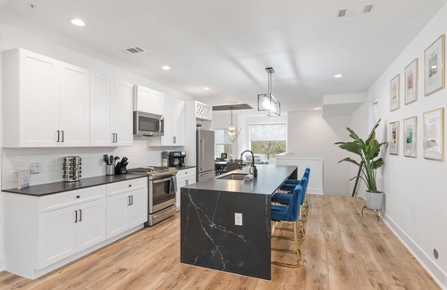 North Austin Civic Association Condominio | NEW! 30 day + designed for working professionals