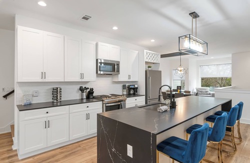 North Austin Civic Association Condominio | NEW! 30 day + designed for working professionals