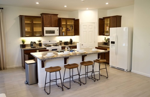 Visalia Casa | New 3B Home / near Sequoia, EV, +More