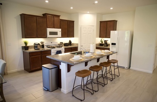 Visalia Casa | New 3B Home / near Sequoia, EV, +More