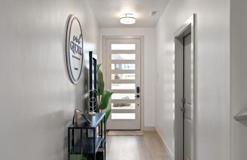 Santa Clara Casa | NEW 3bd, 2.5 bath w Game room lounge, Hot tub, pool, fire pit, and more