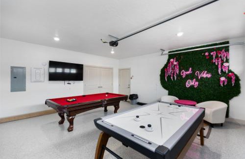 Santa Clara Casa | NEW 3bd, 2.5 bath w Game room lounge, Hot tub, pool, fire pit, and more