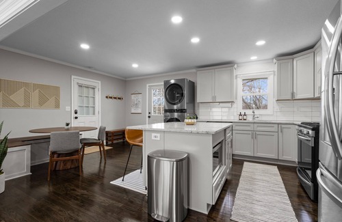 Pendleton Heights Casa | New! 3bd/2ba, 5 mins to downtown, Centrally located in Historic NE neighborhood