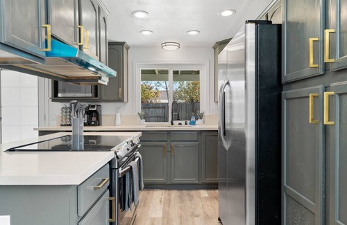 Carmichael Casa | New 3BD/2BA Ideal Escape Close to the River