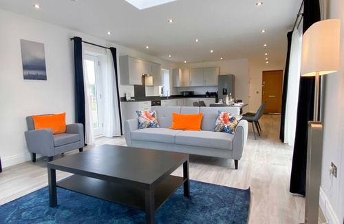 Navestock Casa | NEW 3BD Home in Historical Crown Farm