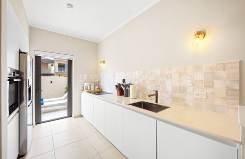 Gold Coast Casa | NEW 3BR - 0.5 Miles to the Beach w/ Private Pool, Gym, BBQ in a Gated Community