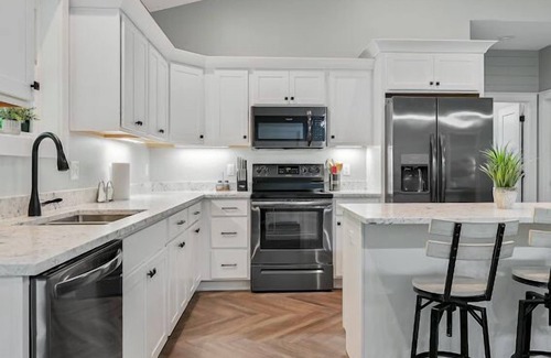 Bent Creek Casa | NEW 3BR-2B home in Asheville with hot tub & firepit! Discounted mid-week stays!!