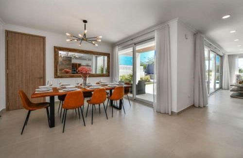 Bubali Casa | NEW 3BR 2BA Modern Oasis 3-min to Eagle Beach
