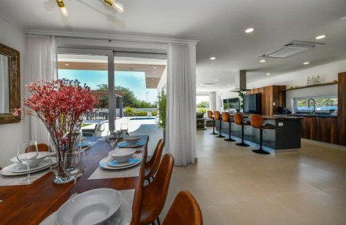 Bubali Casa | NEW 3BR 2BA Modern Oasis 3-min to Eagle Beach