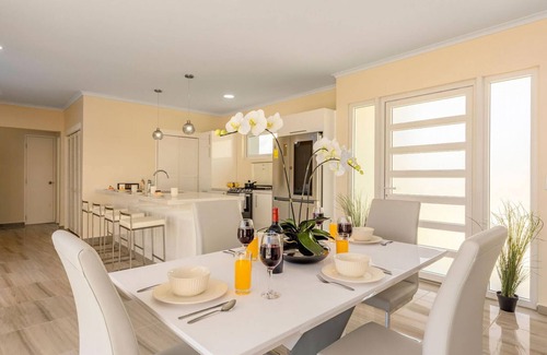 Esmeralda Villa | NEW 3BR 3BA Villa w Modern Decor and Private Pool