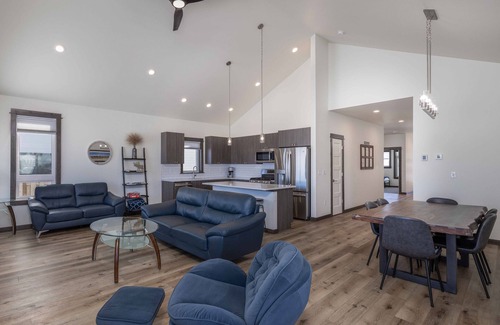 Four Corners Condominio | New 3BR condo in Bozeman w/ mtn views and trails