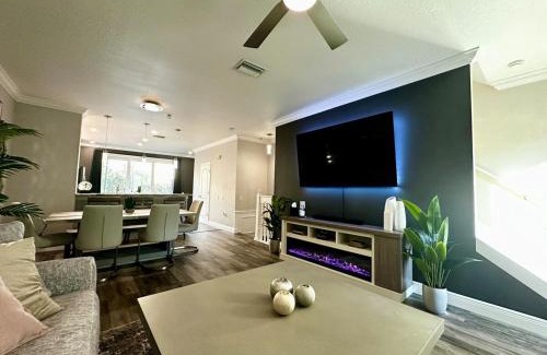 Sun Bay South Apartamento | New 3BR w King Beds, Pool, Modern Elegance