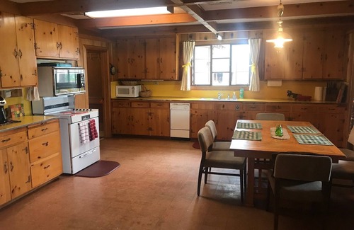 Pinetop-Lakeside Cabina | ¡NUEVO! Cabaña frente al lago de 4 acres en Tall Pines
