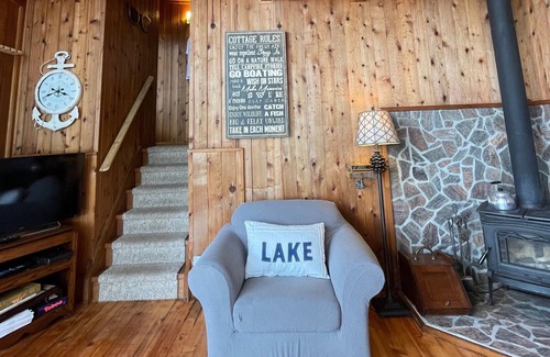 Windermere Cabaña | **NEW** 4 Bed 1 Bath - Lake Front Cottage in Muskoka