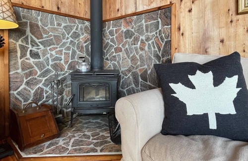 Windermere Cabaña | **NEW** 4 Bed 1 Bath - Lake Front Cottage in Muskoka