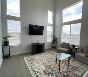 Lehi Casa | NEW 4-bed 4-bath Stylish House with Mountain View and 2 garages