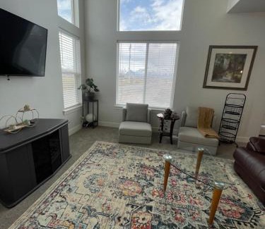 Lehi Casa | NEW 4-bed 4-bath Stylish House with Mountain View and 2 garages