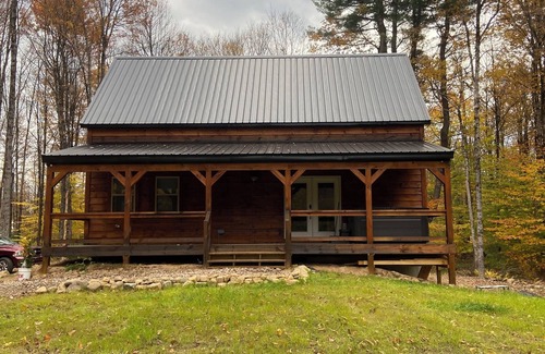 Cleveland Cabina | New 4-bedroom cabin in Cleveland with a Hot tub