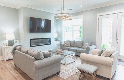 Avalon Beach Estates Casa | NEW-4-Bedroom King Suite Beach Home-Private Deeded Beach with Golf Cart & Bikes
