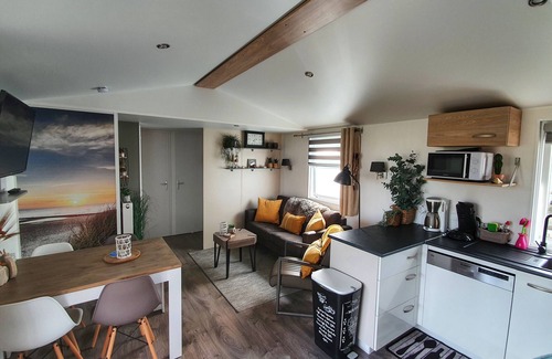 Oostkapelle Chalet De Esquí | New! 4 persons vacation chalet on a family campsite in Oostkapelle.