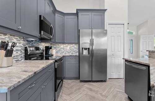 Whitfield Casa | NEW!4B/2BA/Pool/Pickleball/Putting Green/BBALL/ON GOLF COURSE